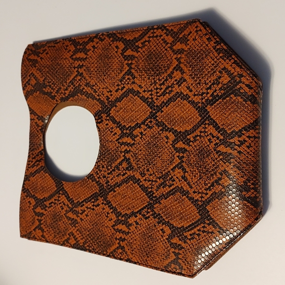 Vintage Inspired Snakeskin Minimalist Style Soft Faux Leather Handbag Clutch - Picture 5 of 12